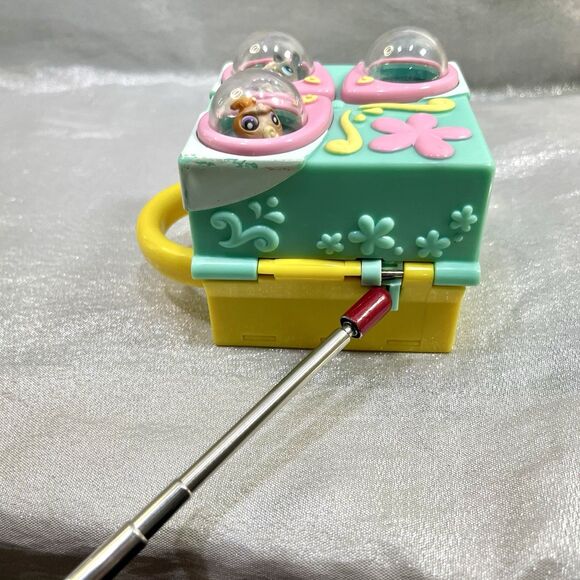 LITTLEST PET SHOP Vintage 2006 Teeniest Tiniest Playset two bunnies & larger cat - Picture 12 of 14